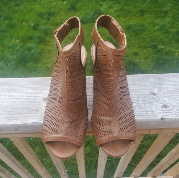 Call it Spring Moanda Gladiator Block Heel Sandal - Picture 9 of 12